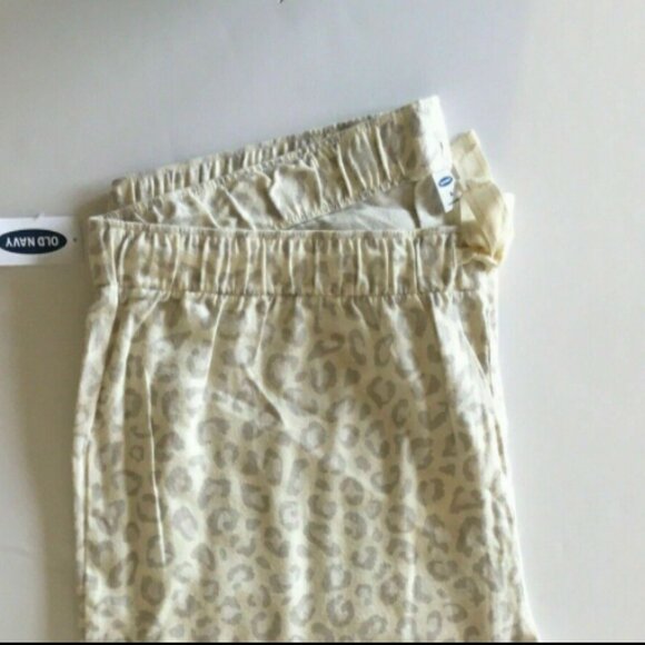 NWT Old Navy Flannel Pajama Shorts Boxer Sleep Lounge Snow Leopard Women Medium - Picture 5 of 5